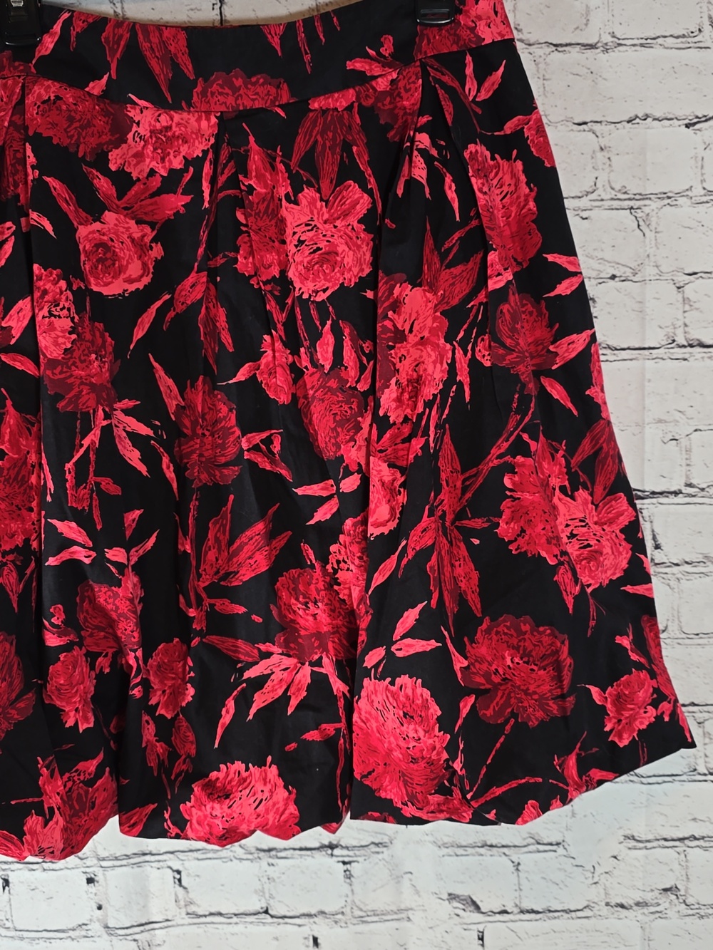 New York & Company Black Skater Skirt with Red Floral Print Size 8 - Picture 9 of 11